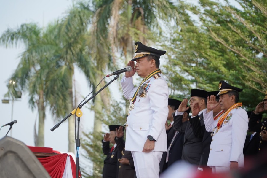Pimpin Upacara HUT RI, Gubernur Al Haris Tegaskan Semangat Proklamasi Mengisi Kemerdekaan Bekerja untuk Indonesia
