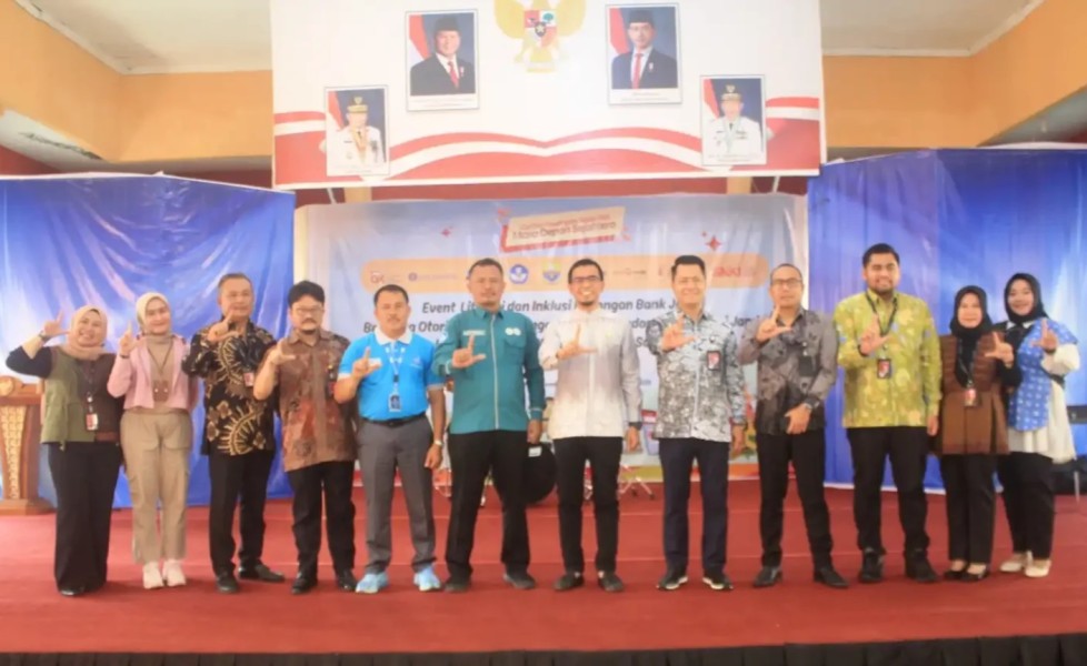 Event Literasi dan Inklusi Keuangan Bank Jambi dan OJK Provinsi Jambi di SLB Negeri Sri Soedewi Jambi