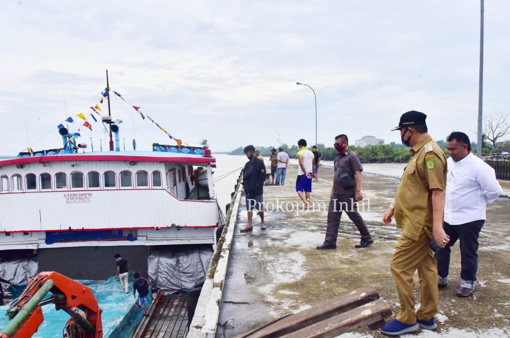 Wabup Inhil H.Syamsuddin Uti Resmikan Bongkar Perdana Melalui Pelabuhan Parit 21