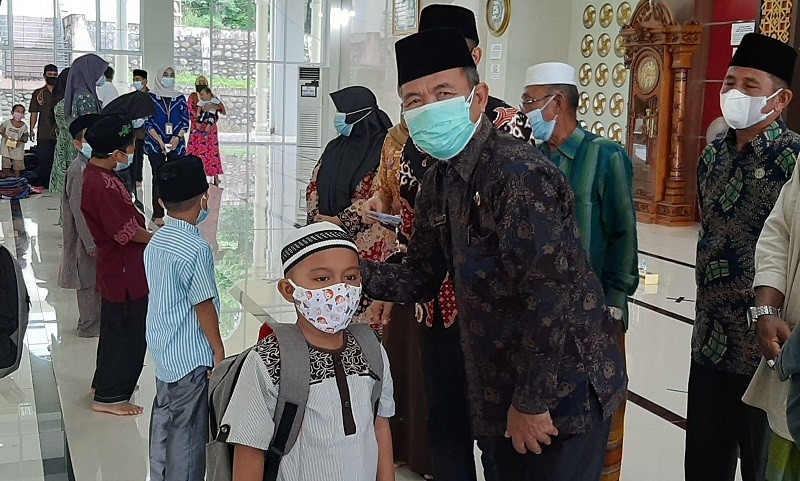 Anak Yatim Dapat Bantuan Perlengkapan Sekolah