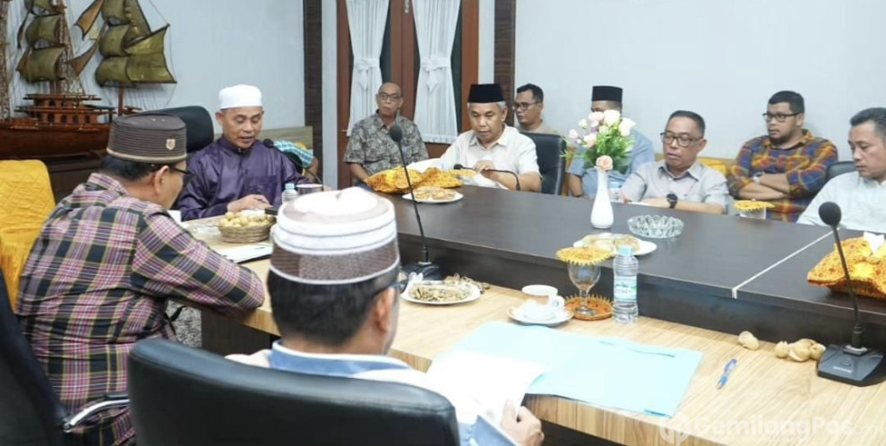 Masih Suasana Hari Raya Idul Fitri 1445 H, Pj Bupati Inhil Herman Pimpin Rapat Percepatan Pembangunan