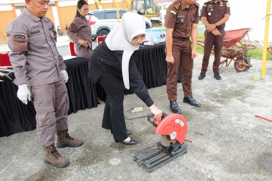 Berkekuatan Hukum Tetap, Kejari Rohil Musnahkan BB