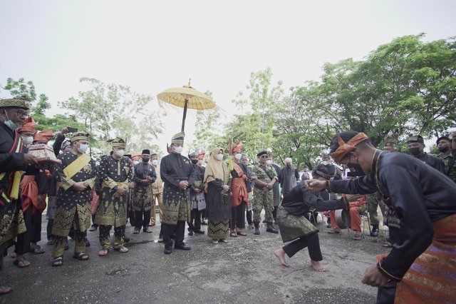 Bupati Inhil Hadiri Pengukuhan Pengurus LAMR Tembilahan dan Tembilahan Hulu