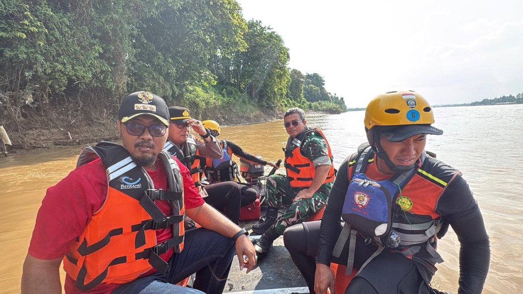 Pemancing Hilang di Sungai Batanghari, Tim SAR Temukan Motor, Sandal dan Ponsel di Tepi Sungai