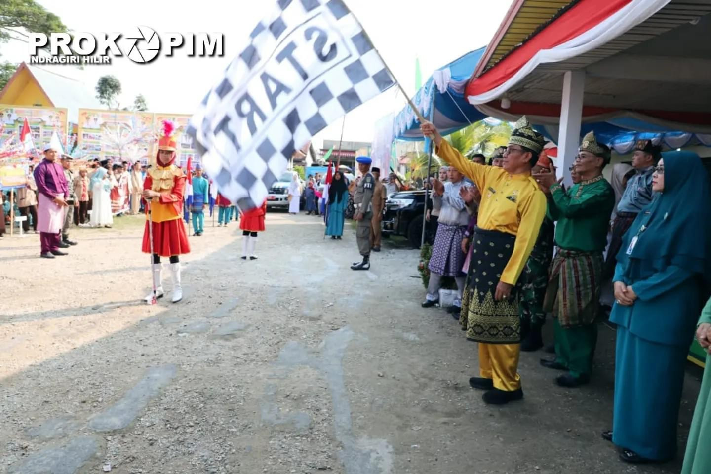 Bupati Inhil Lepas Pawai Ta\'ruf dan Resmikan Bazar MTQ ke-44 