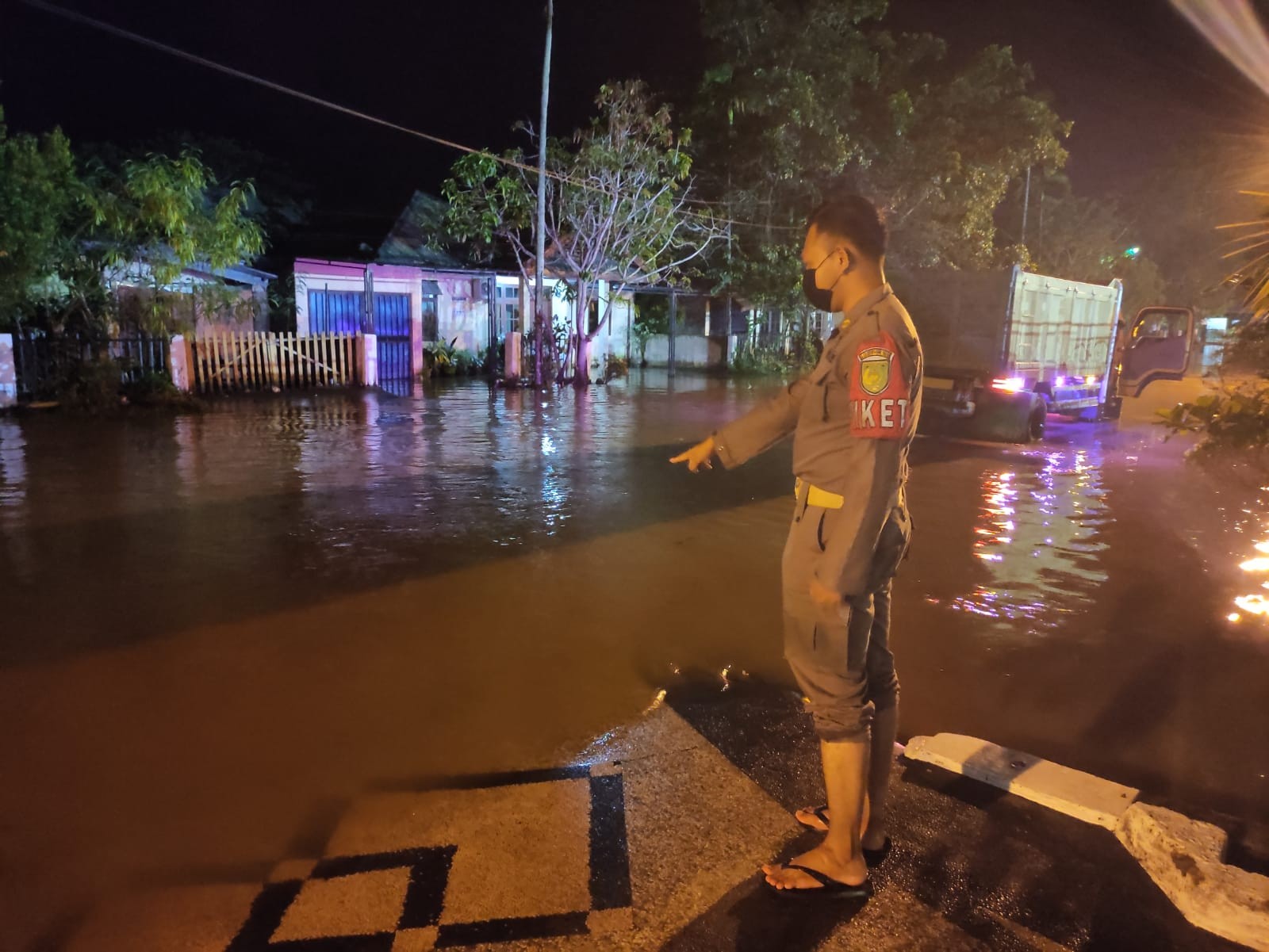Banjir Rob Datang, Satpol PP Inhil Siap Siaga