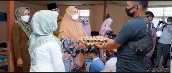 Kunjungi Rumah Singgah Baiturrahman Dinas Sosial, Hj.Zulaikha Wardan Bagikan Santunan 20 Paket Sembako