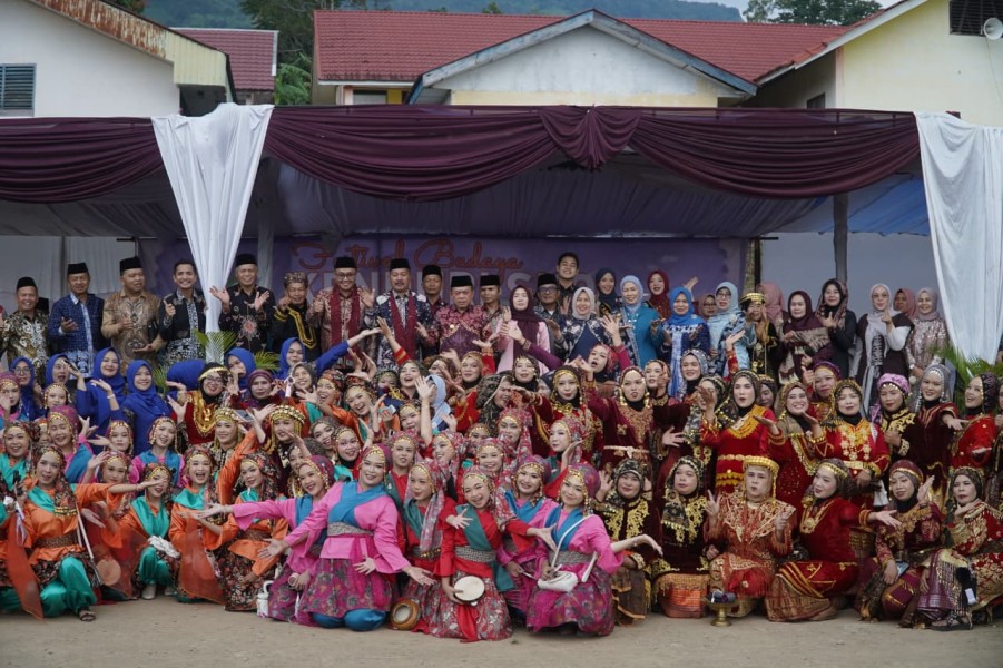 Gubernur Al Haris Harap Kenduri Sko Jadi Pemersatu dan Dorong Perbaikan Sarana Desa
