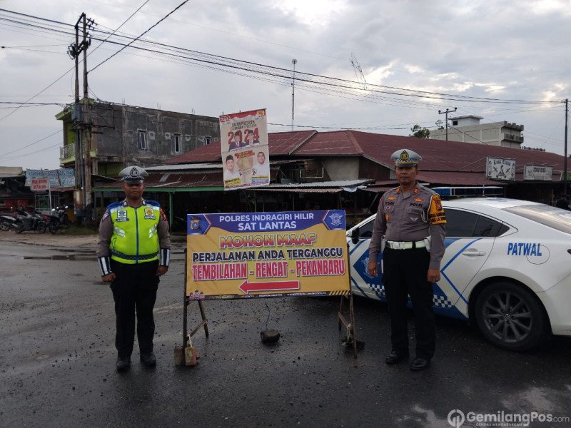 Sat Lantas Polres Inhil Alihkan Arus Lintas Tembilahan - Pekanbaru