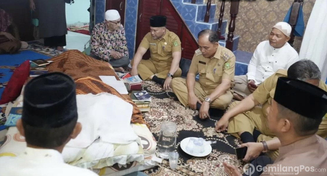 Usai Pimpin Apel Gabungan, Pj Bupati Inhil Lanjutkan Dengan Melayat Almarhum Safrizal Pensiunan PNS