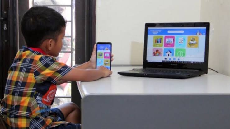 SMP Negeri 7 Tualang Siak Berlakukan PJJ dengan Media Sosial