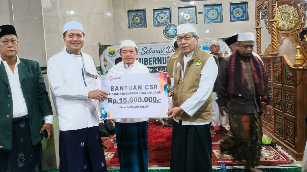Safari Subuh di Masjid Hidayatullah, Al Haris Ajak Generasi Muda Makmurkan Masjid dan Serahkan CSR Bank Jambi