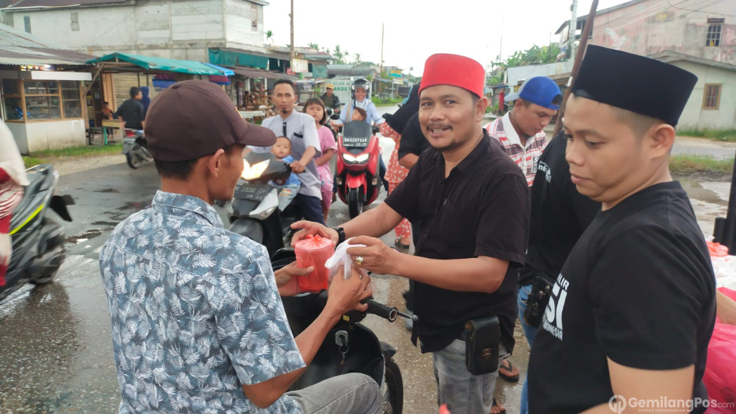 Tebar Keberkahan, JMSI Inhil Bagi-bagi Takjil di Bulan Ramadhan