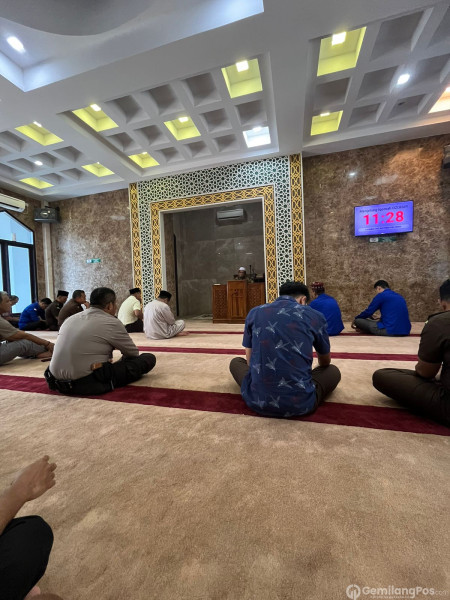 Ust. Dr. H. M. Fakhri, MA Isi Ceramah di Kejati Riau