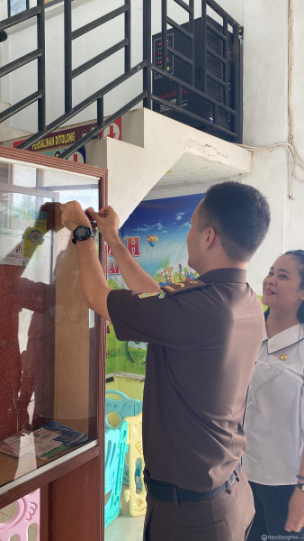 Kejaksaan Negeri Rokan Hilir dan Jajaran Menyebarkan Stiker Anti Korupsi, Berikut Sasarannya