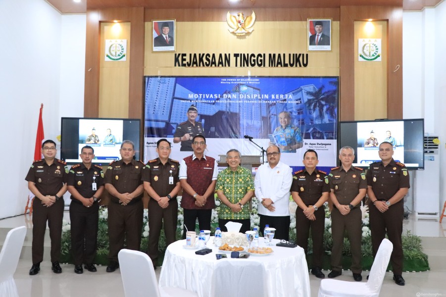 Motivator Dr. Aqua Dwipayana bersama Kajati Maluku Agoes Soenanto Prasetyo Berkolaborasi