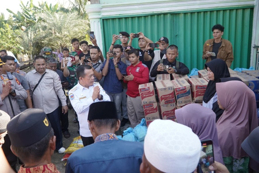 Gubernur Al Haris Turun Langsung ke Sarolangun, Salurkan Bantuan dan Dorong Penanganan Cepat Pascabanjir