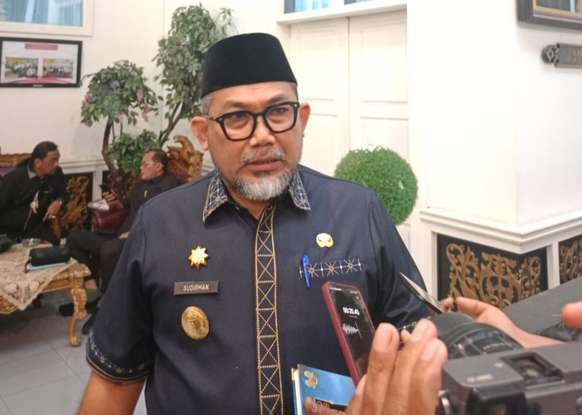 Pjs. Sudirman Sambut Positif Pandangan Fraksi DPRD Mengenai RAPBD 2025