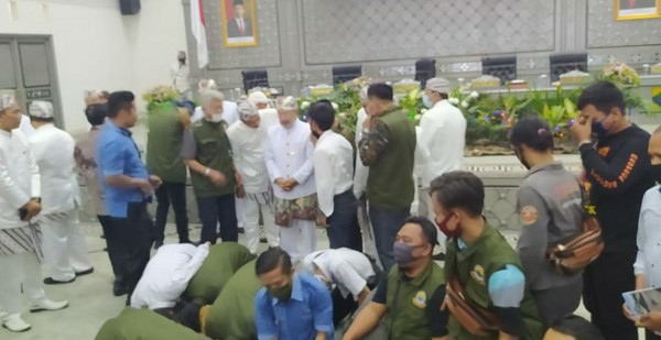 Bupati & DPRD Setujui Pemekaran, Warga Cianjur Selatan Sujud Syukur