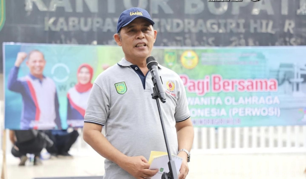 Diawali Senam Sehat Pantai Solop, Pj Bupati Herman Bersama Pj Ketua TP PKK Hj. Katerina Susanti Ikuti Sosialisasi Pengelolaan Sampah
