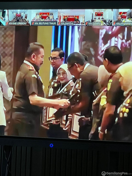 KAJATI AGOES SP MENERIMA PIAGAM PENGHARGAAN JUARA 1 VIDEO KREATIF PROFIL DAERAH 3T