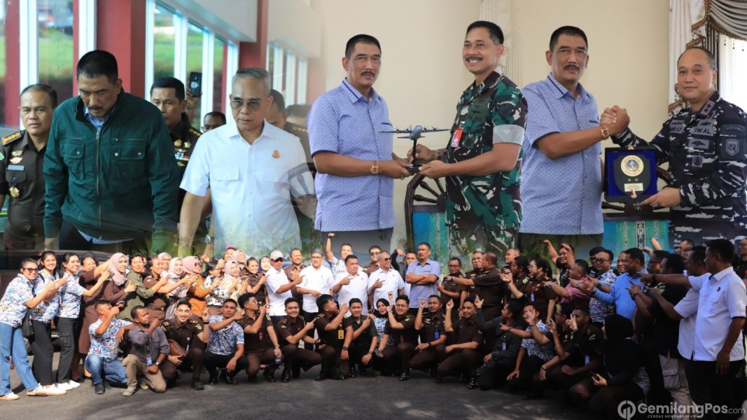 Pamit Penuh Haru, Kajati Maluku Agoes SP Resmi Tinggalkan Bumi Raja-Raja : 