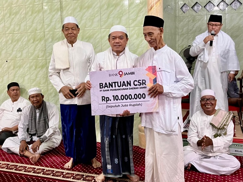 Bank Jambi Serahkan CSR untuk Pembangunan Masjid di Pondok Meja Muaro Jambi