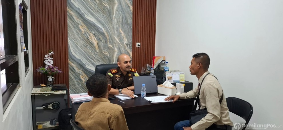 Mantan Pejabat Negeri Kota Siri Resmi Di Tetapkan Jadi Tersangka Terkait Tipikor DD Dan ADD Oleh Kacabjari Geser