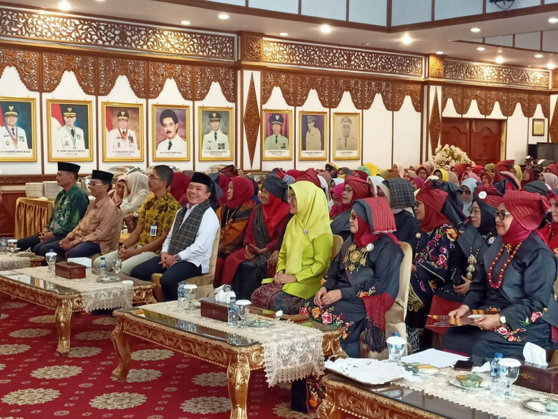 Gubernur Al Haris Siap Memberikan Rumah Sekretariat Dalam Sambutan Rakerda Bundo Kanduang Provinsi Jambi.