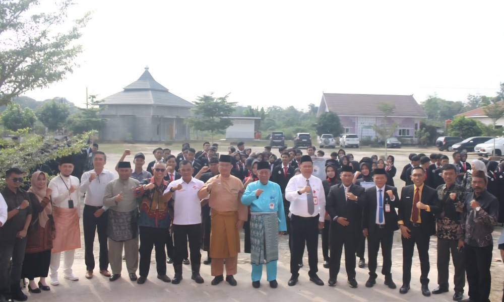 Wagub Abdullah Sani Lepas 219 Siswa SMKN 6 Kota Jambi PKL, Siapkan Generasi Siap Kerja dan Berdaya Saing