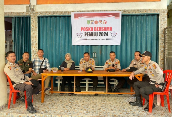 Kapolsek Kateman Pimpin pengamanan Logistik Pemilu di Gudang PPK Kecamatan Kateman