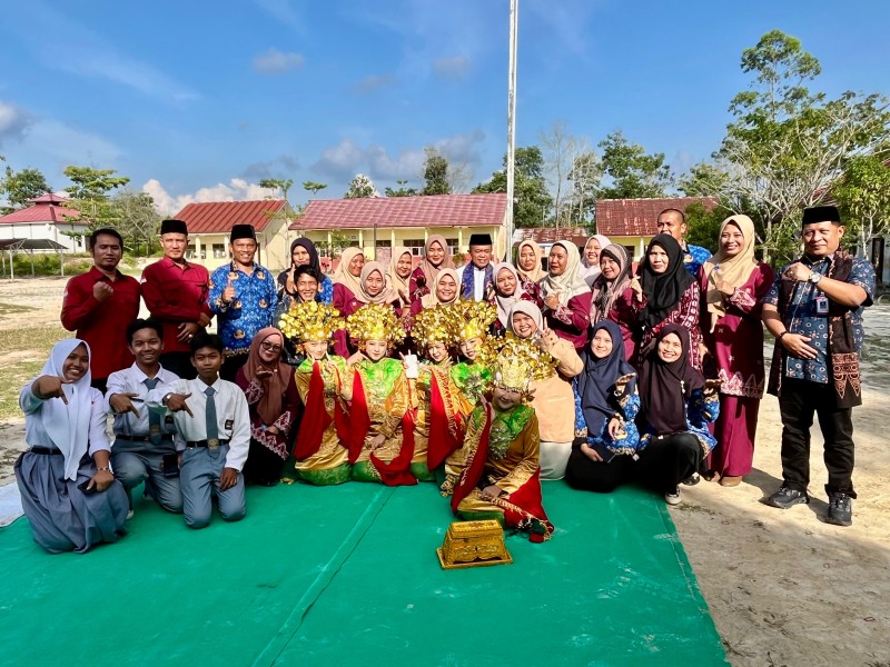 Gubernur Al Haris Kunjungi SMKN 7 Tanjab Barat, Tinjau Labor Baru dan Tekankan Pendidikan Berkarakter