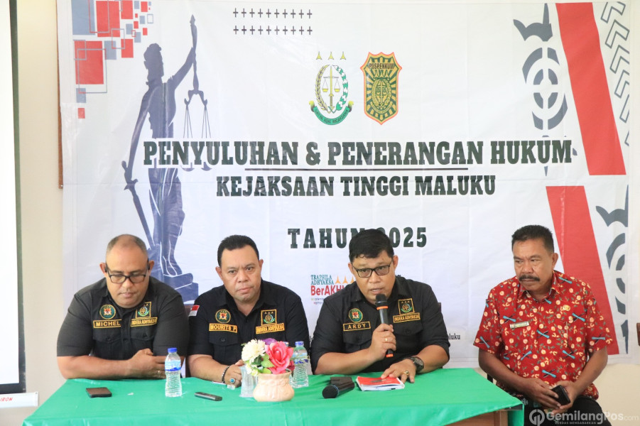 CEGAH PENYALAHGUNAAN DANA DESA, JAKSA LAKUKAN PENERANGAN HUKUM DI WILAYAH KECAMATAN LEITIMUR SELATAN KOTA AMBON