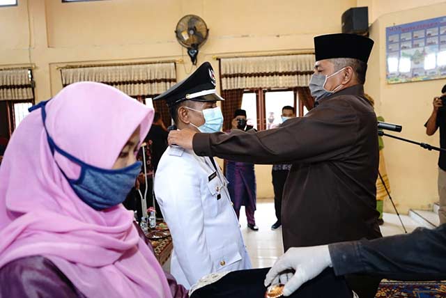 Lantik Penghulu Merempan Hulu, Bupati: Layani Masyarakat dengan Hati