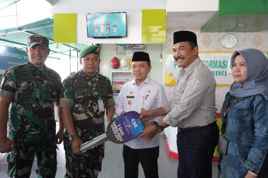 Gubernur Al Haris Serahkan Bantuan Ambulance Untuk RS DKT Kerinci