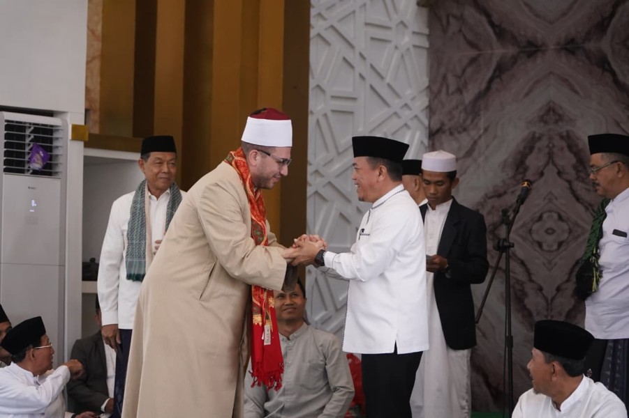 Gubernur Al Haris: Kekuasaan Milik Allah, Perbanyak Shalawat