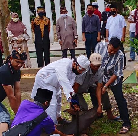 Bupati Inhil dan Awak Media Potong Tiga Ekor Kerbau