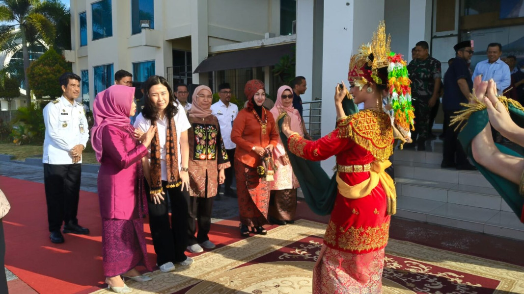 Gubernur Al Haris Sambut Baik Kedatangan Wamen PPPA Veronica Tan