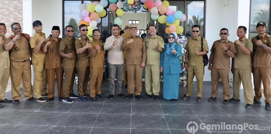 Tingkatkan Semangat Bekerja, Pj.Bupati Herman Resmikan Gedung Kantor Camat Belengkong