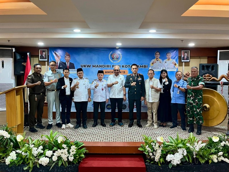 Gubernur Al Haris Dorong Wartawan Jambi Tingkatkan Kompetensi di UKW PWI Kota Jambi Angkatan III