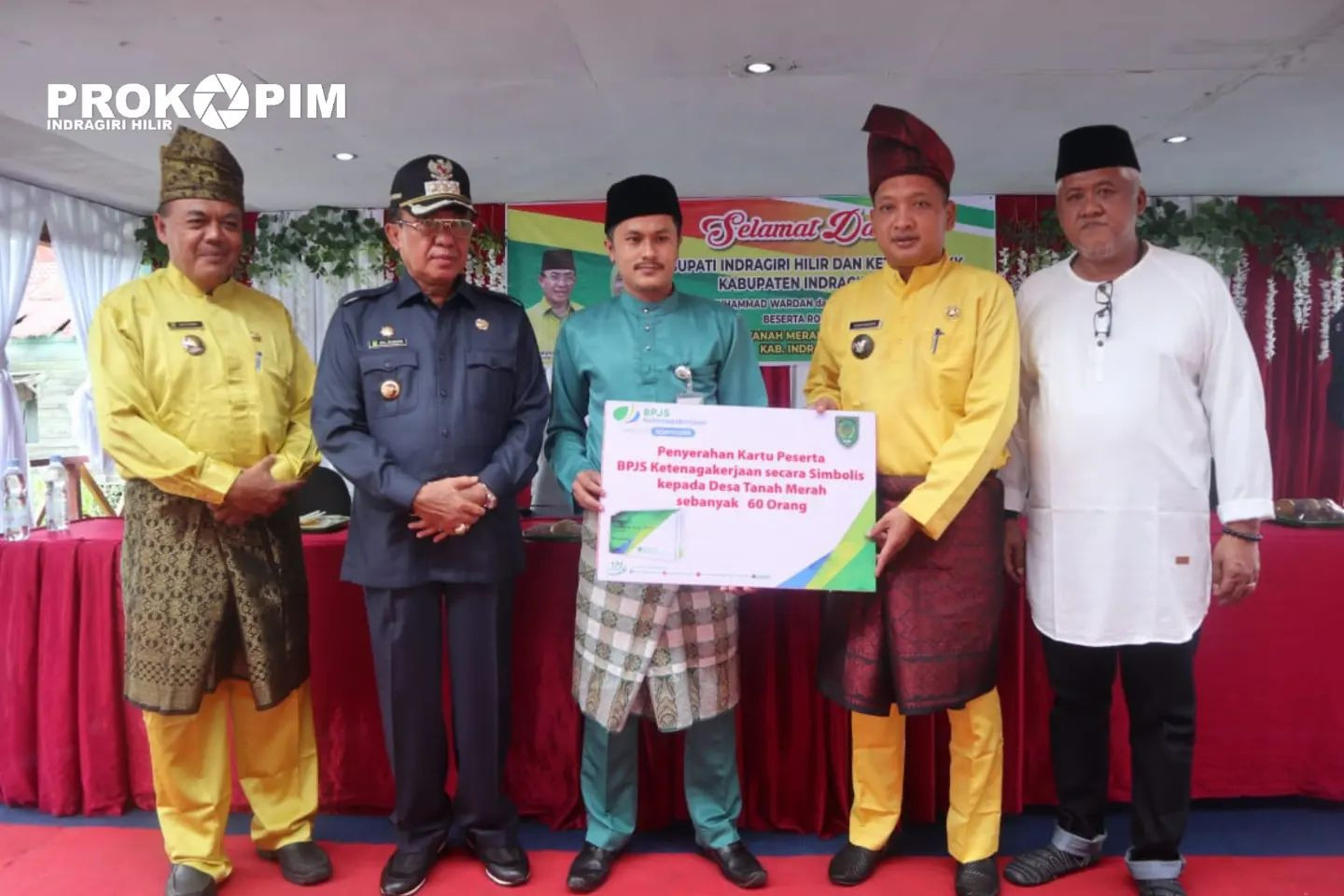 Bupati HM. Wardan Silaturahmi Bersama RT/RW dan Seluruh Perangkat Desa dan Kelurahan Se-Kec Tanah Merah