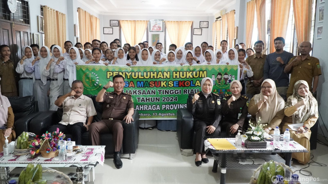 Tim Penerangan Hukum Kejaksaan Tinggi Riau Gelar Penyuluhan Hukum Program Jaksa Masuk Sekolah