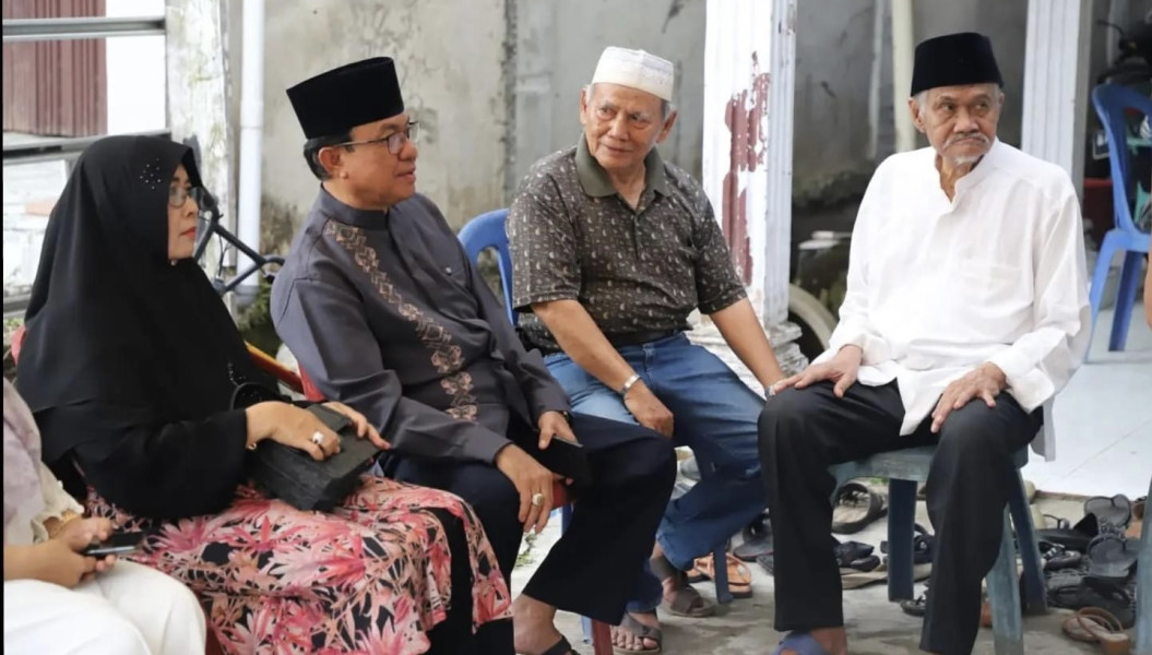 Bupati Wardan Kujungi Tumah Duka Camat Pelangiran