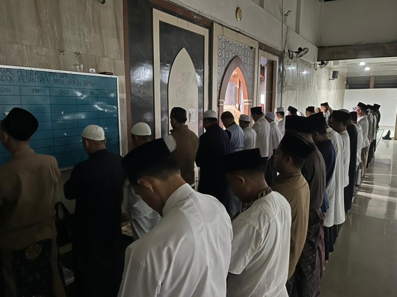 Gubernur dan Wakil Gubernur Jambi Gelar Yaumil Lail di Ponpes Darul Arifin