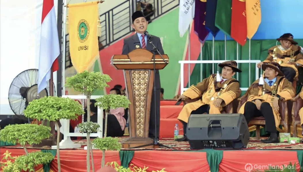 Pj Bupati Inhil Hadiri Wisuda Ke-16 UNISI