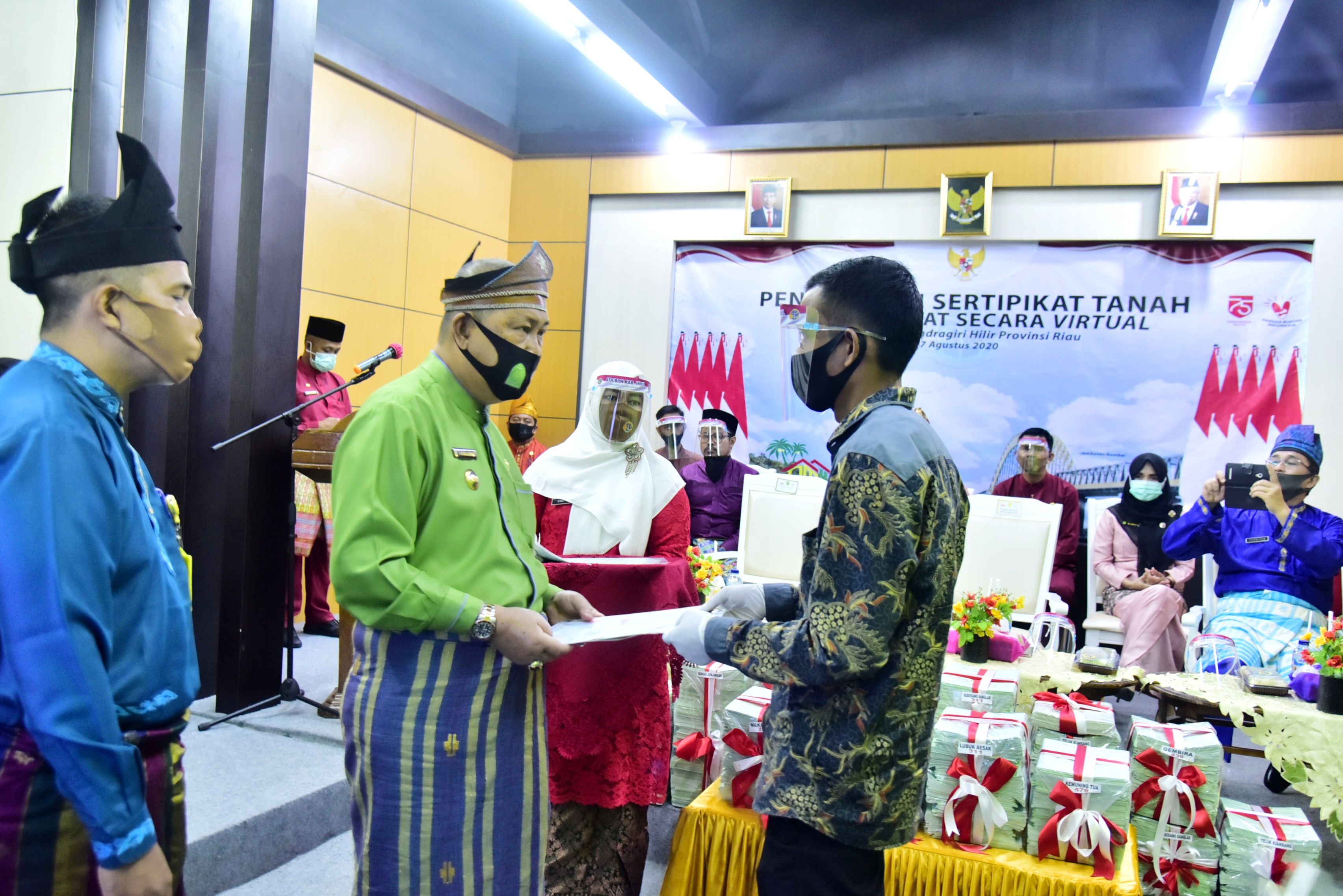 Sebanyak 4.500 Sertifikat Tanah dari 9 Desa Untuk Inhil di Serahkan Wabup SU