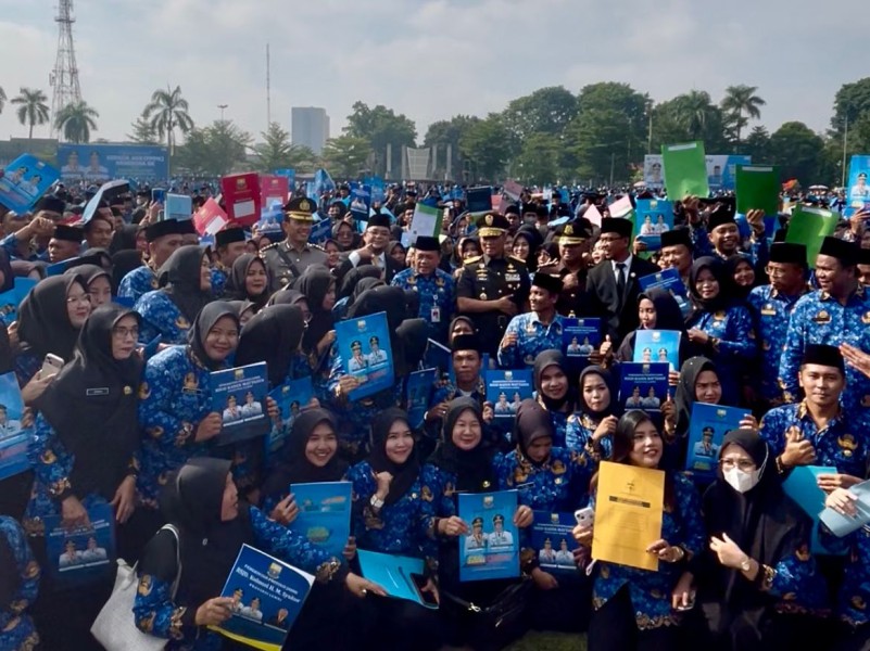 Di Momen HUT KORPRI Ke-54, Gubernur Al Haris Serahkan 6.438 SK ASN P3K