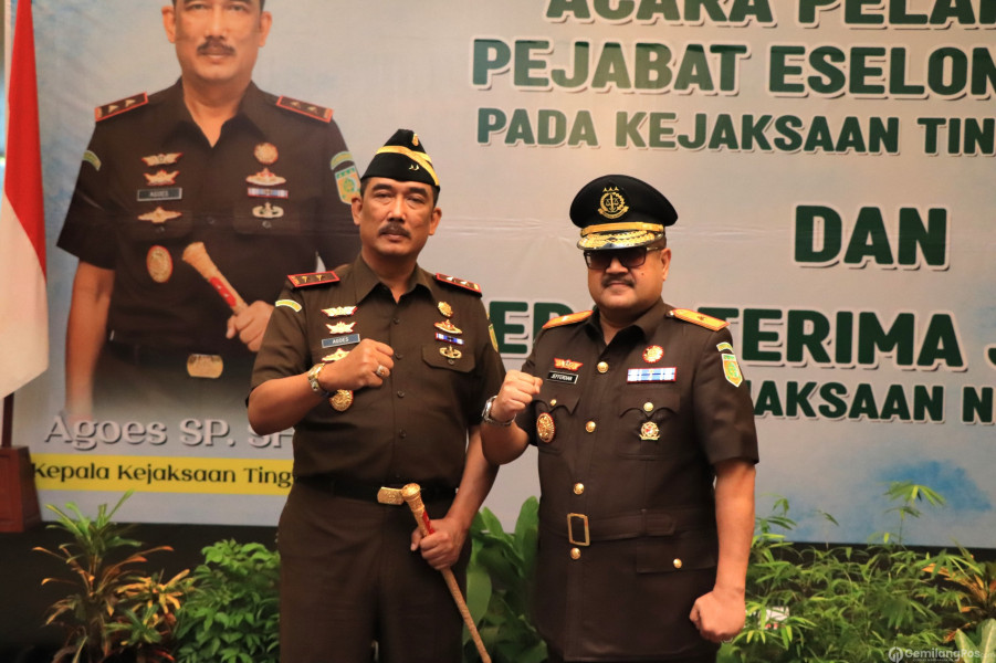 PELANTIKAN DAN PENGAMBILAN SUMPAH JABATAN SERTA SERAH TERIMA JABATAN ESSELON II DAN ESSELON III LINGKUP KEJAKSAAN TINGGI MALUKU