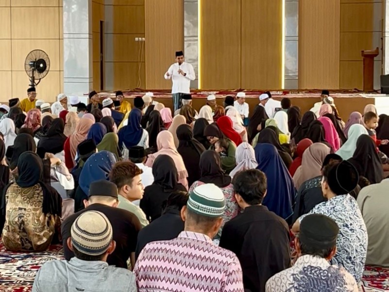 Gubernur Jambi Buka Puasa Bersama Warga Sekitar Rumah Dinas