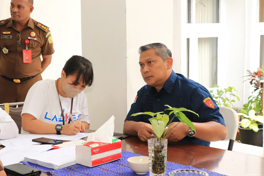 Seluruh Pegawai di Lingkup Kejaksaan Tinggi Maluku Melakukan Skrining Narkoba/ Tes Urine